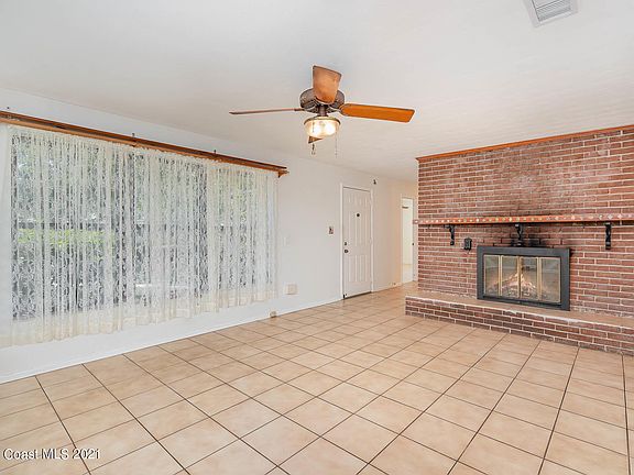 4th image of 384 Harbor Dr