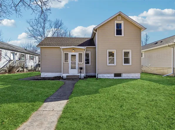 1121 11th St NW, Cedar Rapids, IA 52405