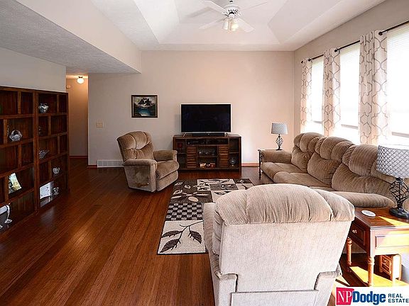 2nd image of 403 Summerset Dr