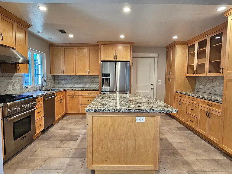 139 Plymouth Ave — Photo 7