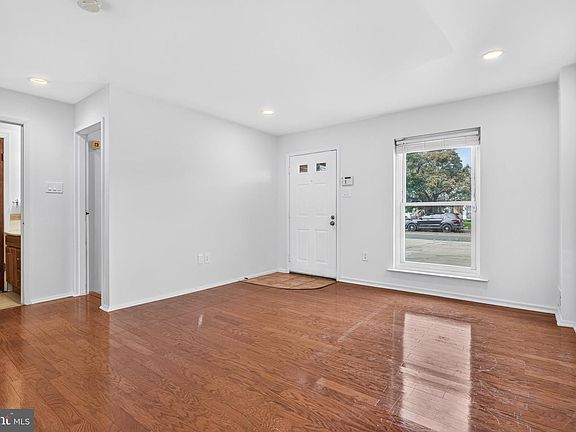 4th image of 8408 Lyons Pl