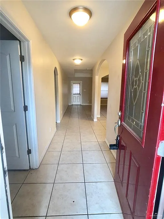 3 bed, 2.0 bath, 1585 sqft, $1,700 — Photo 2