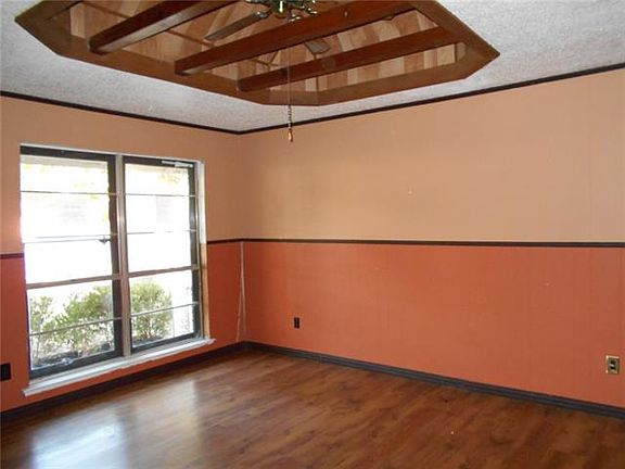 2nd image of 3129 Forestdale Ln