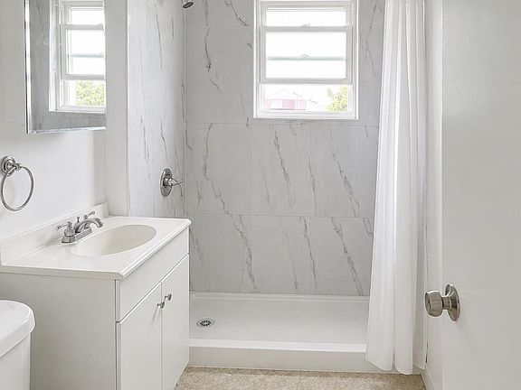 2nd image of 826 Wilcox Ave Floor 2