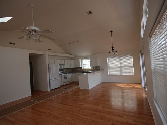 living room/kitchen