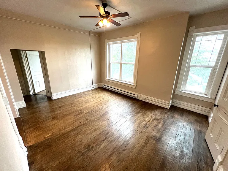 517 E. Broadway St. — Photo 12