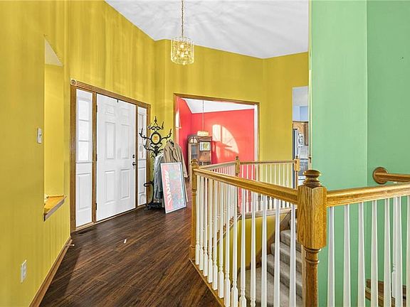 4th image of 5421 NE Holiday Dr