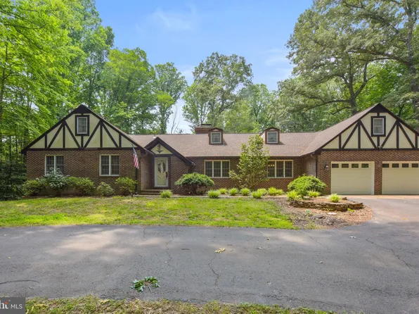 8408 Briarmont Ln, Manassas, VA 20112