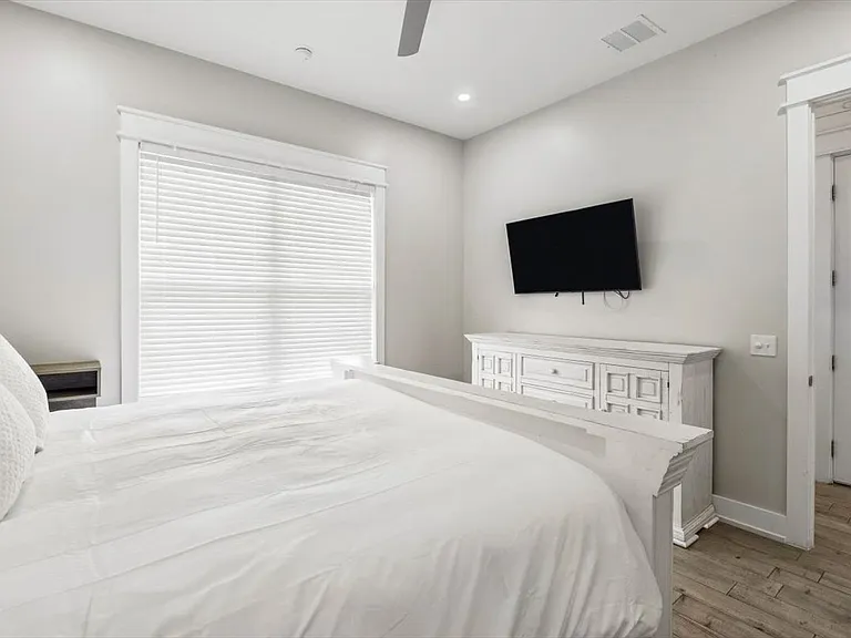 503 Albatross St — Photo 4