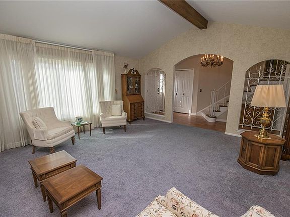 4th image of 6969 Carol Dr