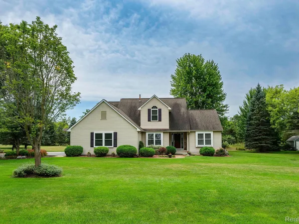 3871 Sand Bar Ct, Oxford, MI 48371