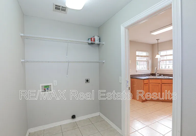 3711 SW Hansom Loop — Photo 13