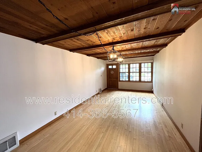 4929 N Hollywood Ave — Photo 3
