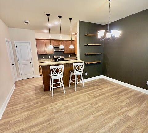 5th image of 15016 Baylor Ave