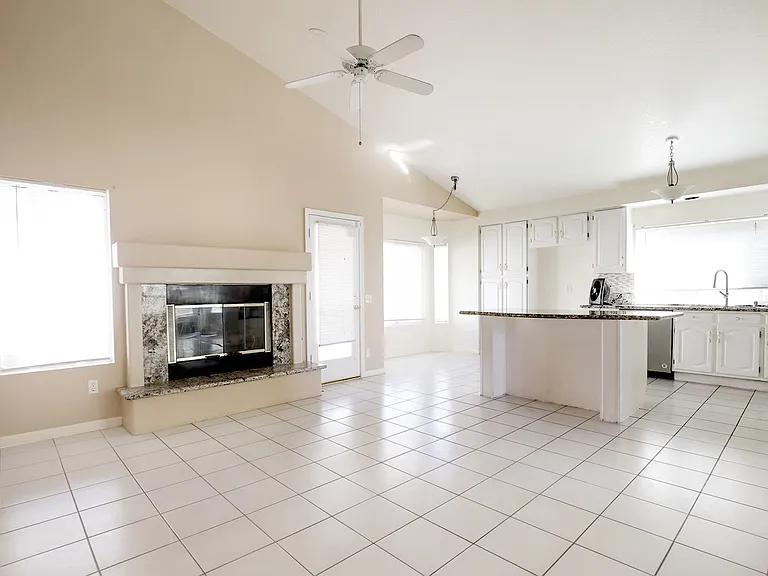25406 Blackthorne Dr — Photo 5