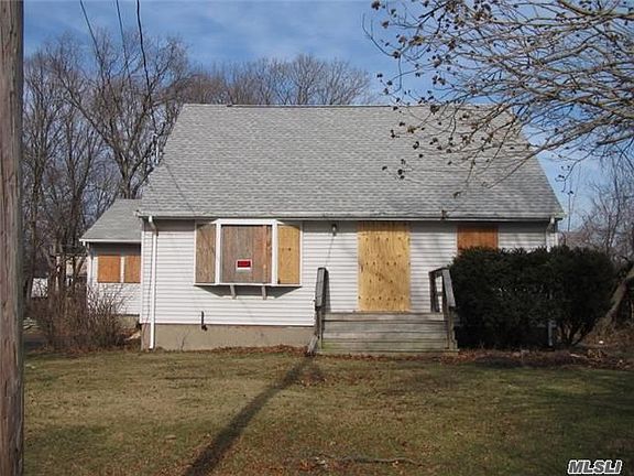 2nd image of 1 Cedar Oaks Ave