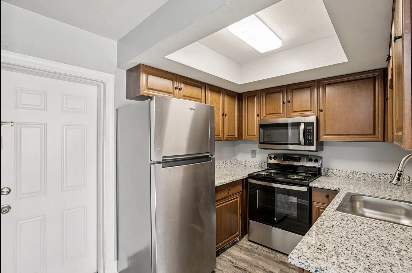 Frankie Court Apartments — Photo 1
