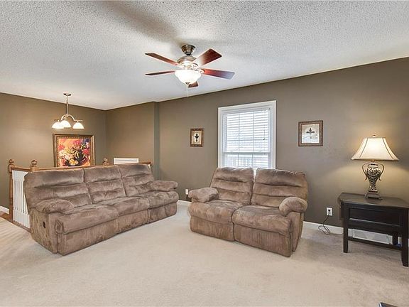 4th image of 6815 NW Pleasantview Dr