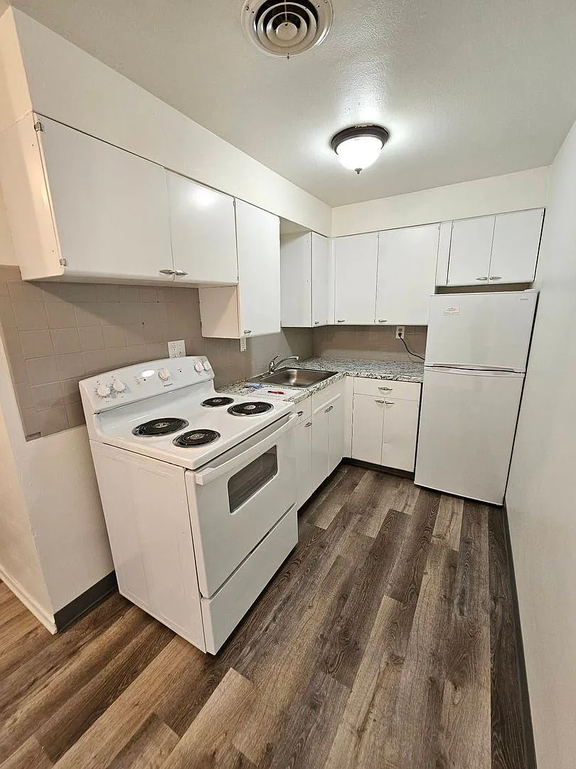 1 Bedroom Apartment- September rent FREE with 12-month lease! — Photo 2