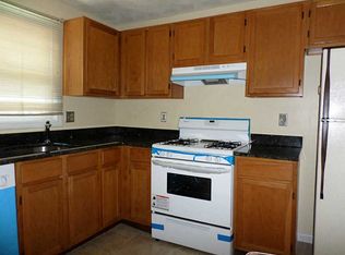 402 Woodhaven Ct, Cranston, RI 02920