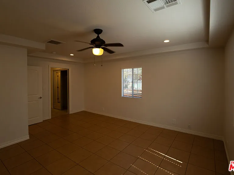 5766 Newcastle Ave — Photo 18