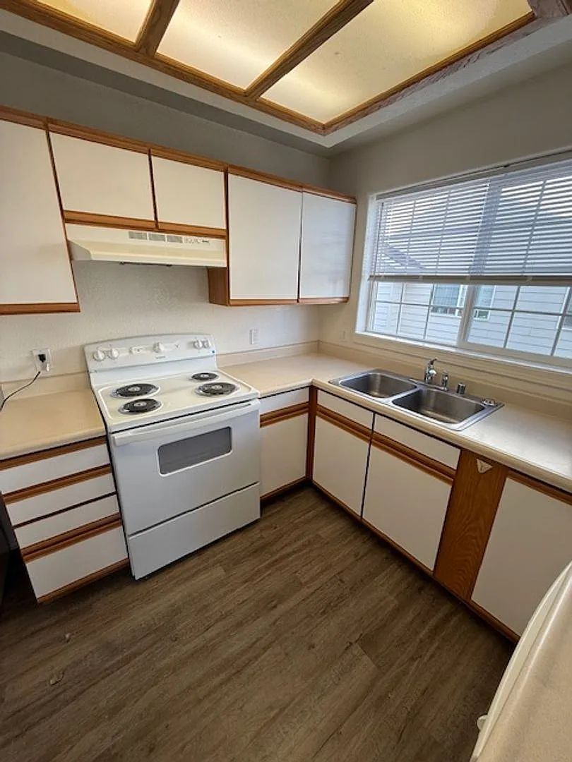 2 Bedroom, 2 Bathroom Centrally Located Condo — Photo 1