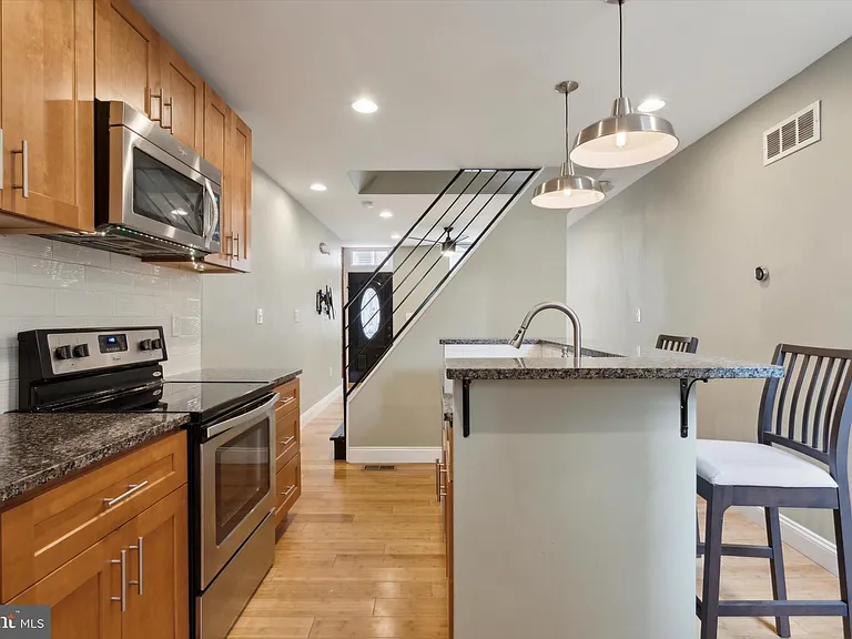 2053 Martha St — Photo 8