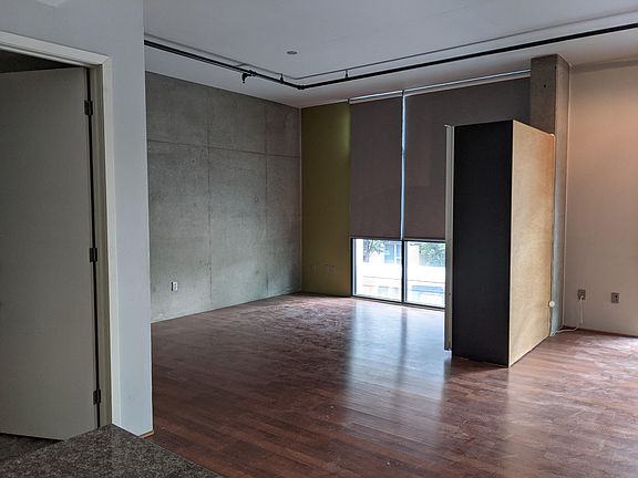 2nd image of 527 10th Ave Unit 202