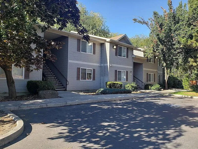 1 bed, 1.0 bath, 700 sqft, $1,245 — Photo 2