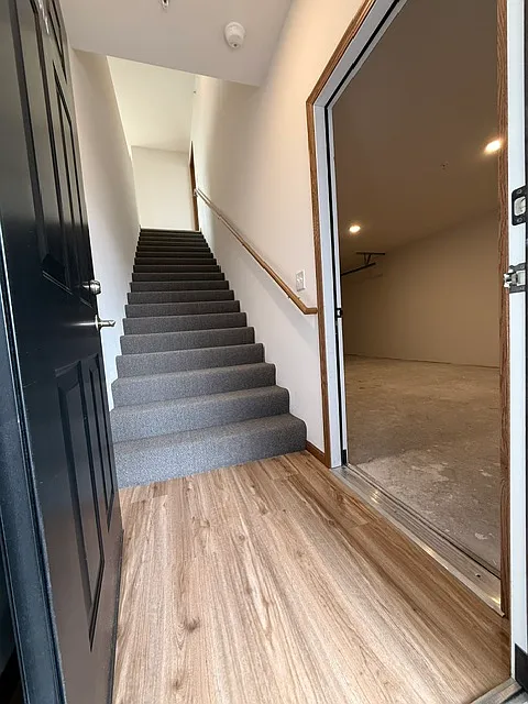 Carver Flats - 409 — Photo 3