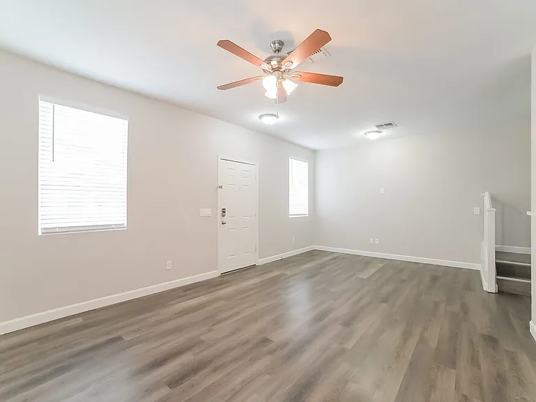 5157 W Warner St — Photo 5