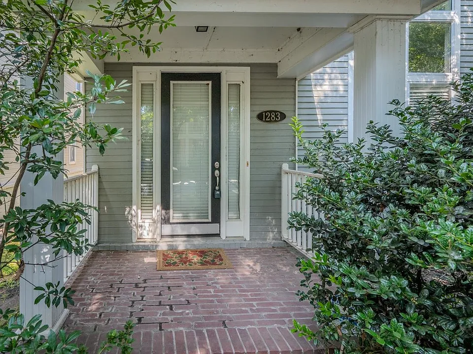 1283 Island Harbor Dr