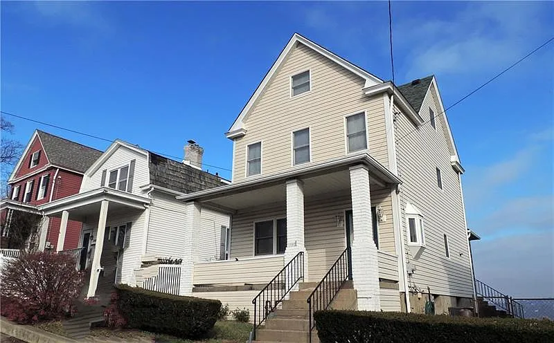 1002 Rue Grande Vue St photo 1