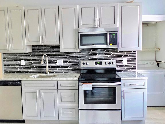 2nd image of 1640 Wolf St Floor 3