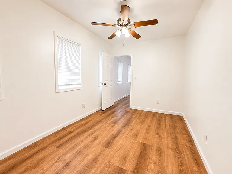 318 N Paca St — Photo 24
