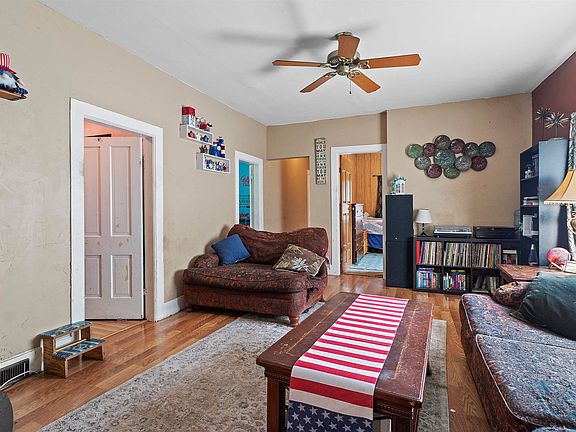 5th image of 725 Saint George St