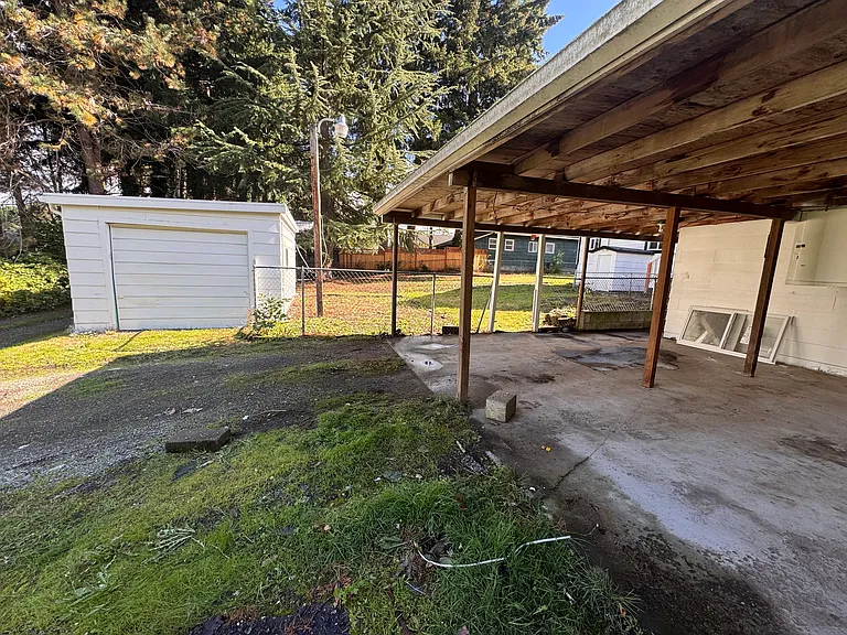 321 W Summa St — Photo 7
