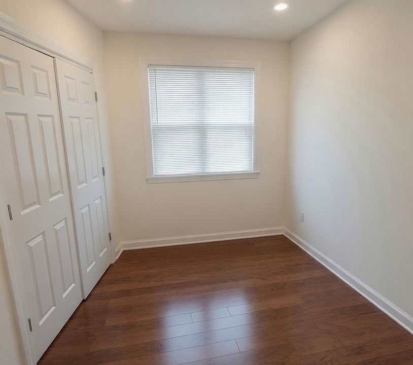 1st image of 22 Duval St #1