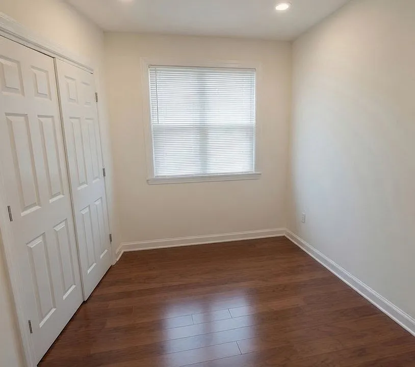 22 Duval St #1