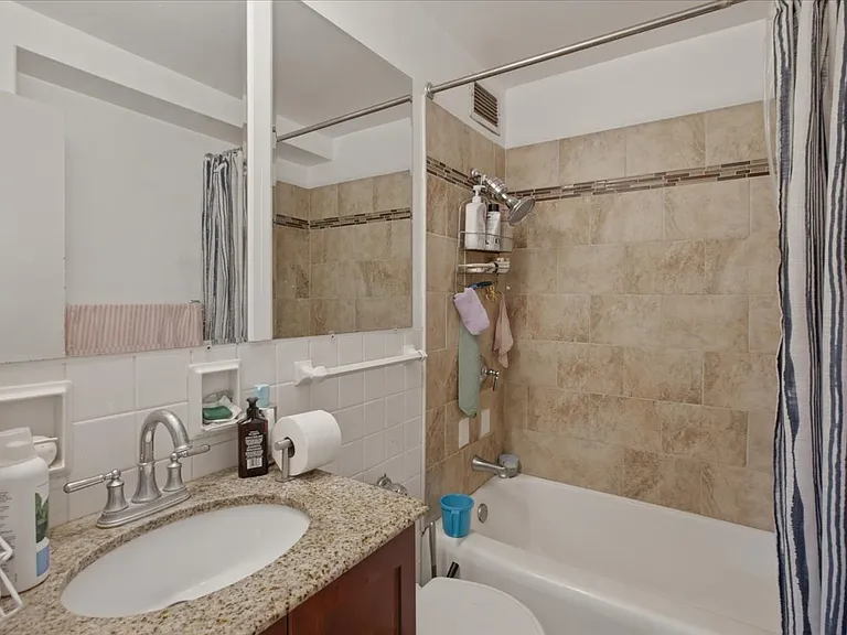 3950 N Lake Shore Dr #2103A — Photo 10