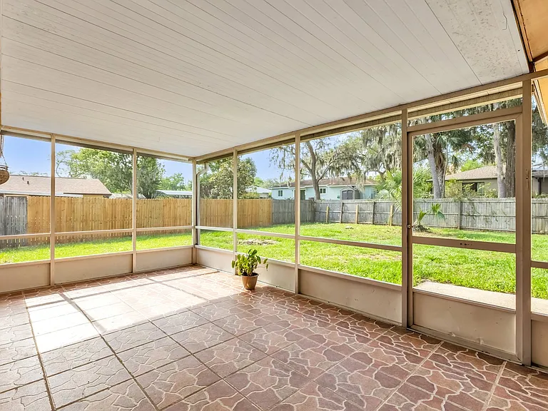 320 Heather Ave — Photo 24