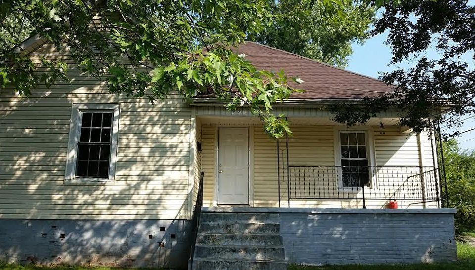 1st image of 1921 NE Hoitt Ave