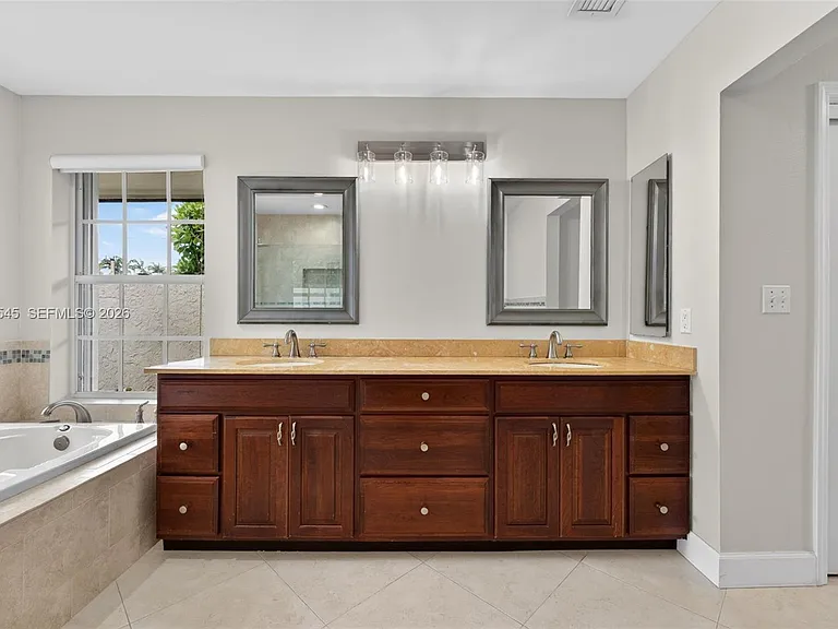 8224 SW 178th Ter — Photo 29