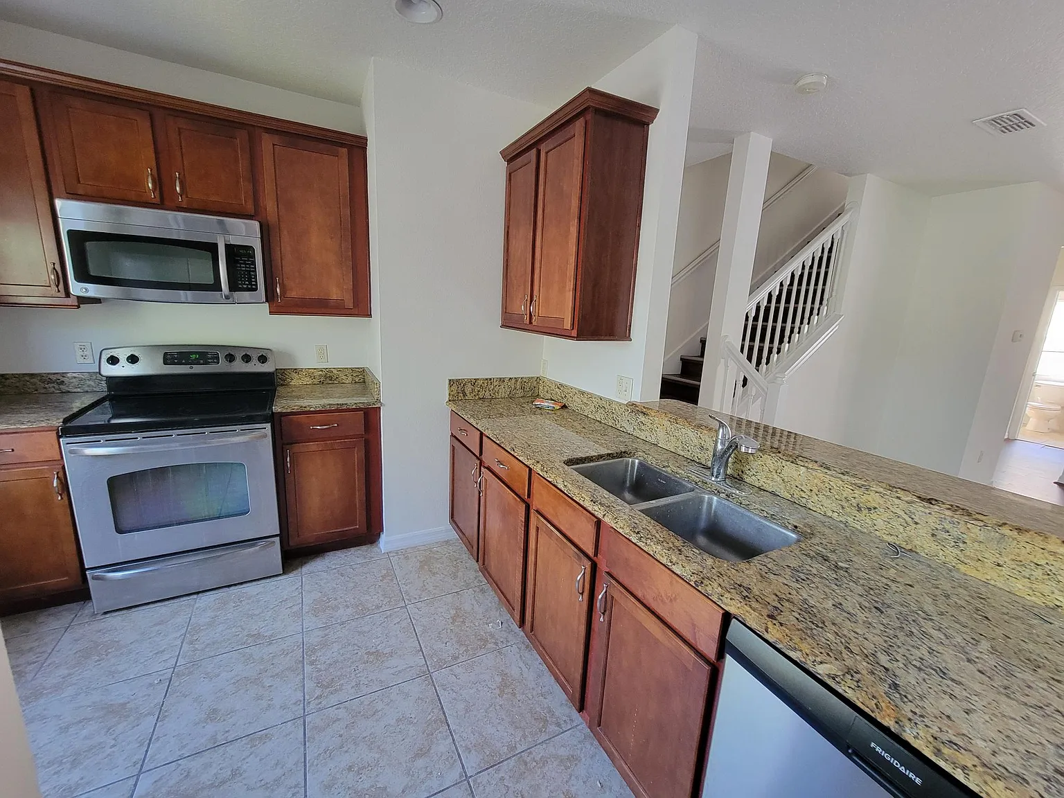 3 bed, 1504 sqft, $2,200 — Photo 3