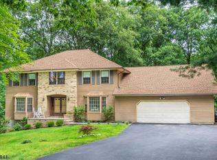 7 Gunston Ct, Morris Plains, NJ 07950