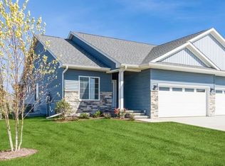 928 Oakland Trl, Solon, IA 52333