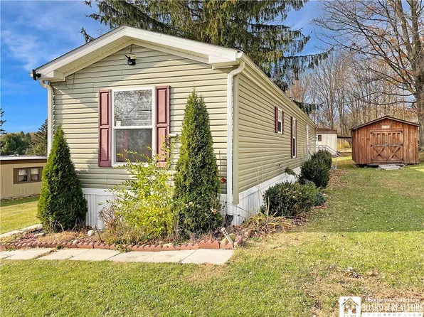 108 Greenhurst Village Dr, Jamestown, NY 14701