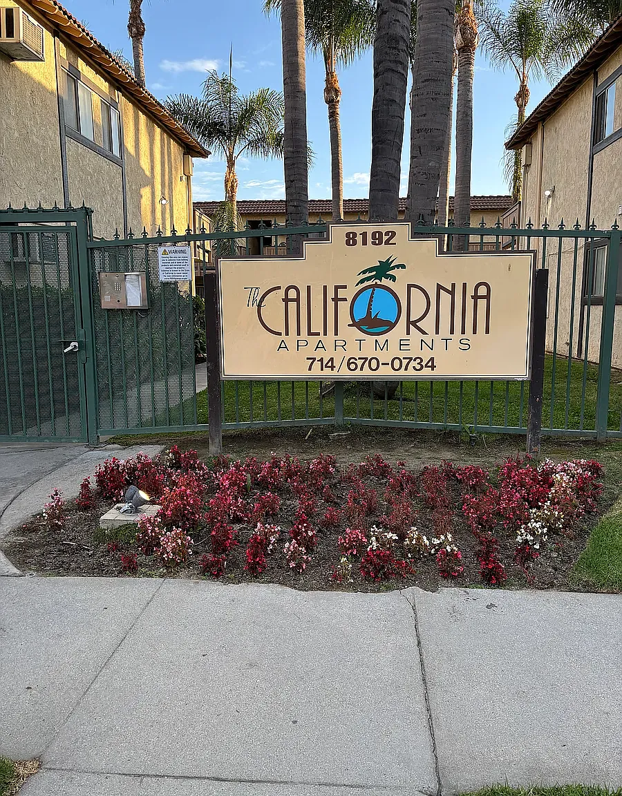 California Apartments — Photo 2