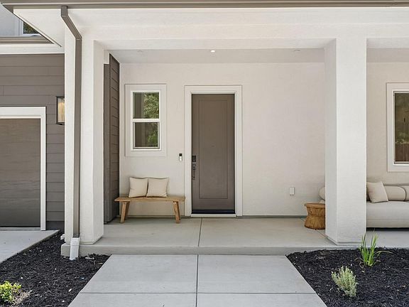 5th image of 3746 Crown Hill Drive