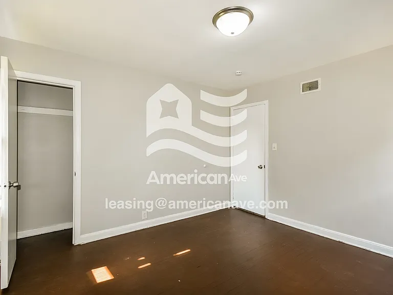 557242_011_bedroom_12.jpg